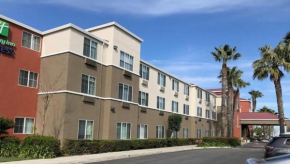 Гостиница Holiday Inn Express & Suites Tracy, an IHG Hotel  Трейси